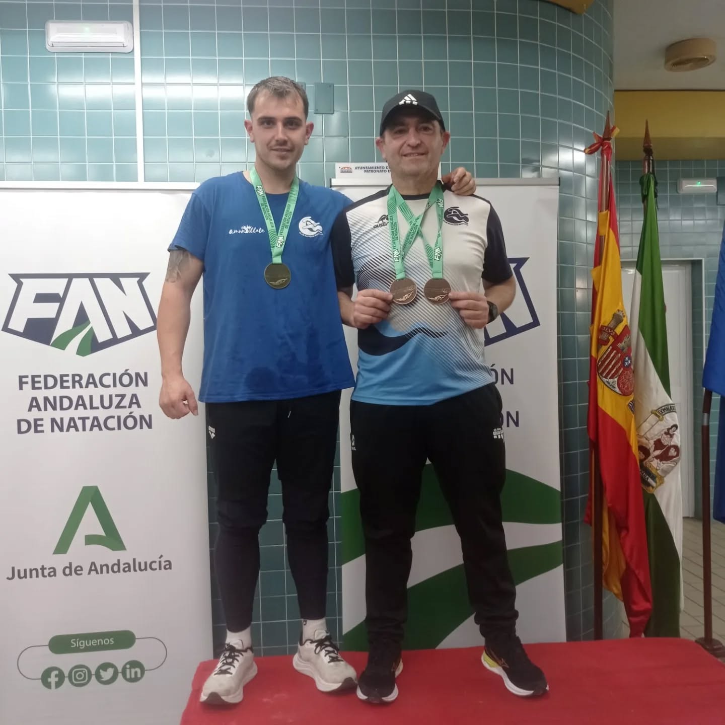 🏊🏽‍♂️🏊🏽‍♀️ | El pasado fin de semana 5 componentes de nuestra sección máster, participaron el Cto Andalucía Larga Distancia.

Destacar la actuación de Alberto Ríos que se proclamó campeón de Andalucía🥇 en la prueba 800 libres +25, Emilio Polonio que consiguió dos🥉en 800 y 1500 libres +55 y Manuel González que también consiguió🥉 en 3000 +35.

Enhorabuena también al resto de componentes del equipo por el gran trabajo y esfuerzo que hacen.💪🏽