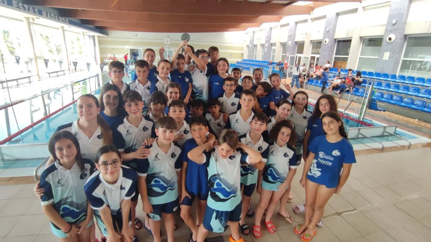 🏊‍♀️🏊‍♂️ | Nuestra piscina acogió hace unos días la Final Provincial de la Liga Prebenjamín, Benjamín y Alevín.

Nuestro equipo ha demostrado, jornada tras jornada, el fruto del trabajo realizado durante todo el año, consiguiendo un magnífico 🥈 2.º puesto en la clasificación provincial.

Un resultado que refleja el compromiso de nuestros deportistas y que nos anima a seguir creciendo y disfrutando de este deporte.

👏 ¡Enhorabuena a todo el equipo por este gran logro! 📣💪🏽