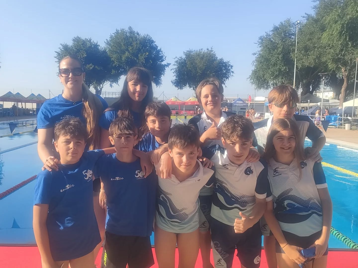 🏊🏽‍♀️🏊🏽‍♂️| El pasado fin de semana estuvimos en el XL Campeonato de Andalucía Alevín de Verano, celebrado en Dos Hermanas, con 9 nadadores que compitieron entre los mejores deportistas andaluces de su categoría.

Destacar las dos finales conseguidas, una por Javier Rubio Ramírez, que consiguió ser 4º  en 50 metros espalda, y la de Carlos García Ordóñez que fue 7º en la final de 100 metros mariposa.

¡¡¡Enhorabuena a todo nuestro equipo alevín por la gran temporada que han hecho!!!💪🏽